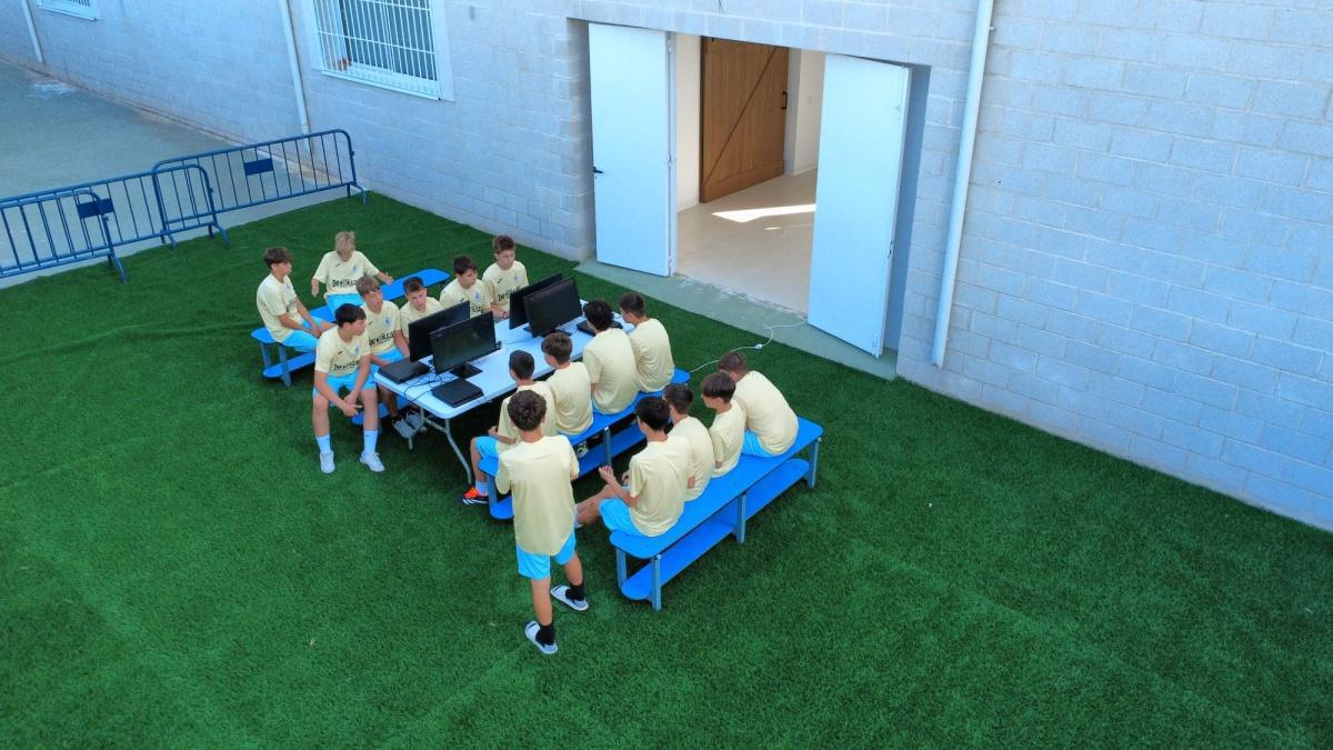 Miércoles de innovación en el Campus EMF Noblejas: el FIFA25 llega a las Play y el fut-béisbol conquista a todos los grupos
