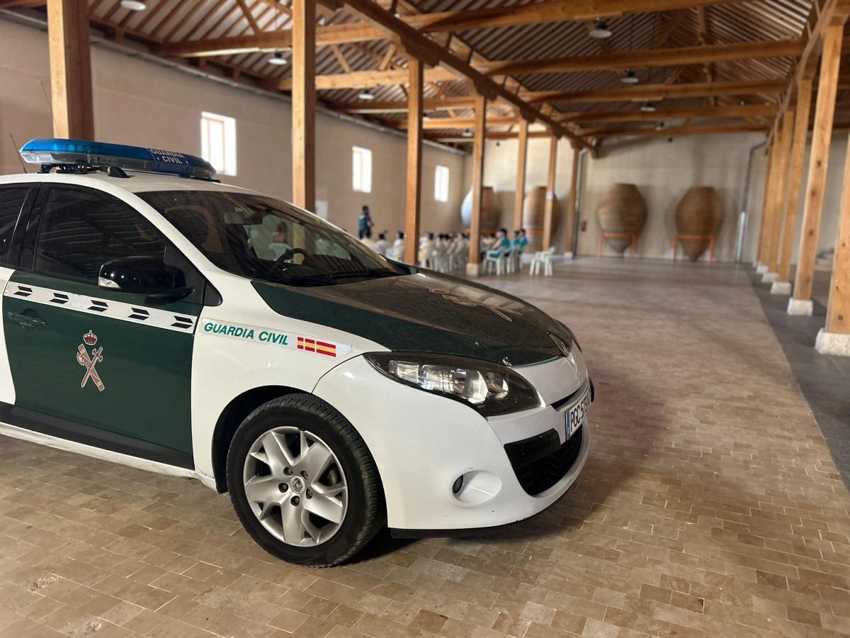 Jornada de formación y fútbol en el Campus EMF Noblejas: la Guardia Civil visita el campus con una charla clave sobre redes sociales