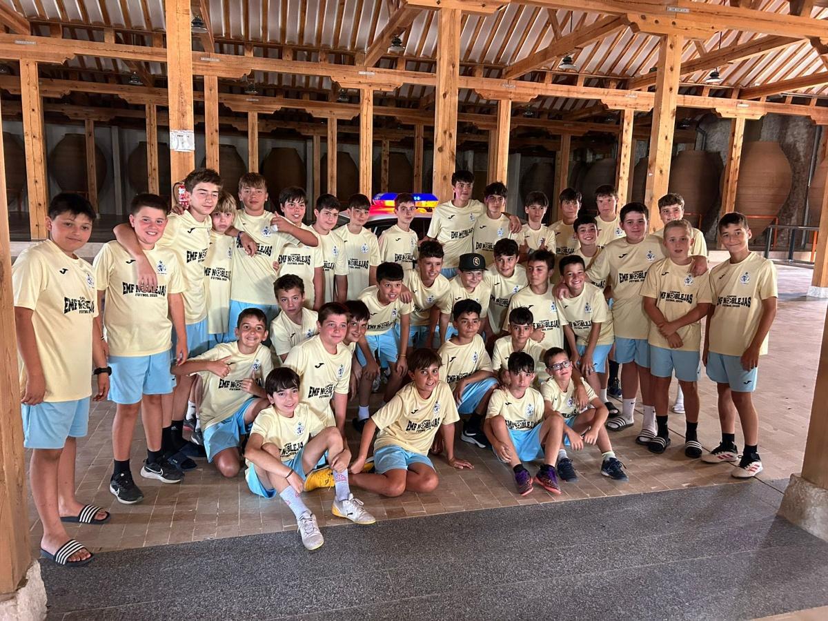 Jornada de formación y fútbol en el Campus EMF Noblejas: la Guardia Civil visita el campus con una charla clave sobre redes sociales