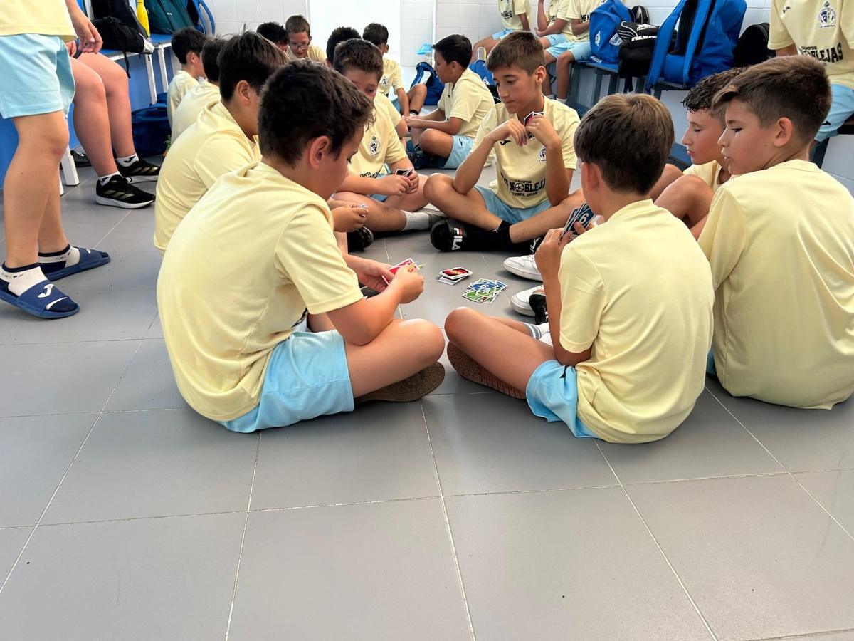 Fútbol en todos sus formatos, e-sports y cartas UNO: una mañana variada en el Campus EMF Noblejas