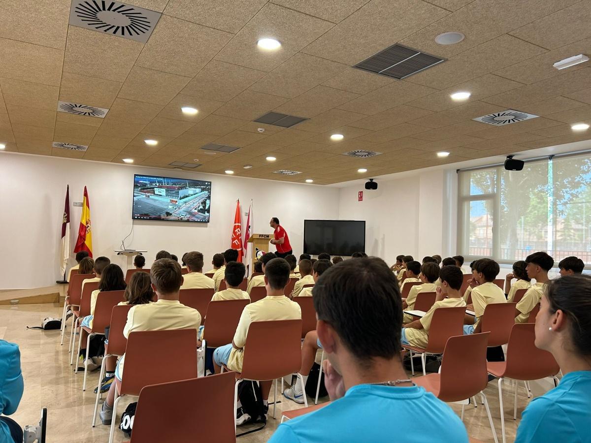 Una visita inolvidable: nuestros jugadores descubren la Residencia de Deportistas de la Federación de Fútbol de Castilla-La Mancha Una visita inolvidable: nuestros jugadores descubren la Residencia de Deportistas de la Federación de Fútbol de Castilla-La Mancha