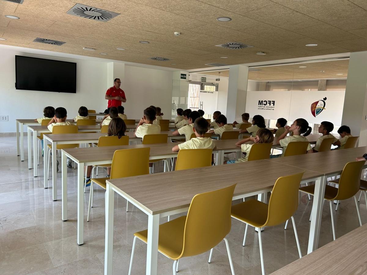 Una visita inolvidable: nuestros jugadores descubren la Residencia de Deportistas de la Federación de Fútbol de Castilla-La Mancha Una visita inolvidable: nuestros jugadores descubren la Residencia de Deportistas de la Federación de Fútbol de Castilla-La Mancha