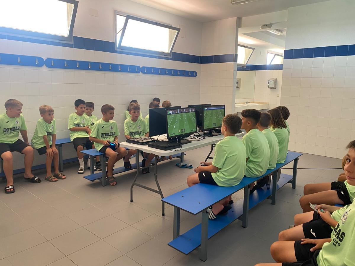 El deporte, la piscina y la cultura vuelven a marcar una nueva jornada del Campus EMF Noblejas 2026 El deporte, la piscina y la cultura vuelven a marcar una nueva jornada del Campus EMF Noblejas 2026