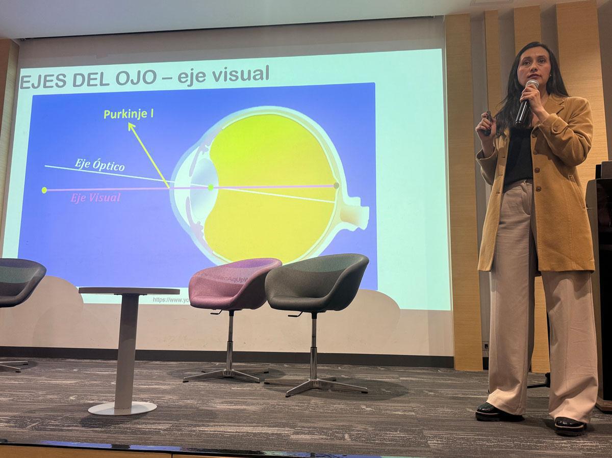 EssilorLuxottica entrega el equipo VisiOffice 2 al programa de optometría de la Universidad El Bosque