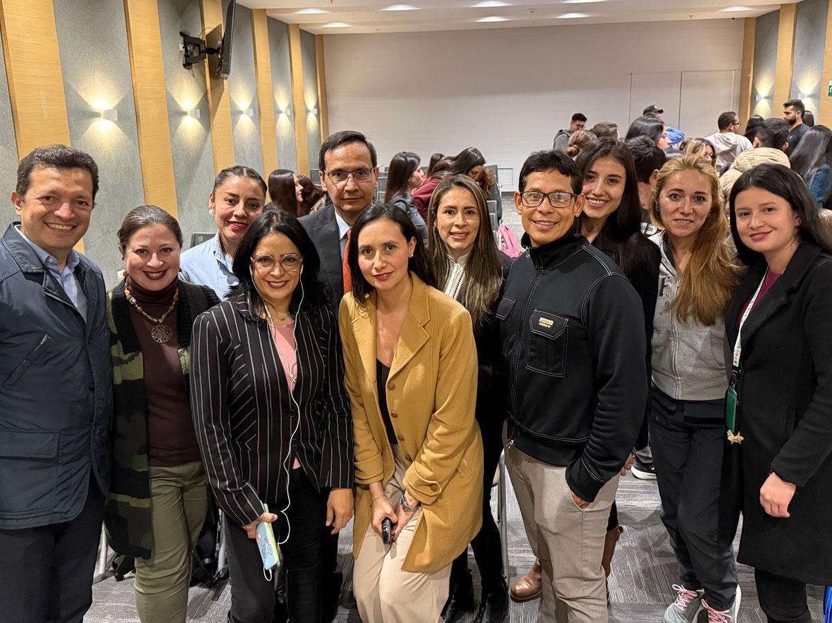 EssilorLuxottica entrega el equipo VisiOffice 2 al programa de optometría de la Universidad El Bosque