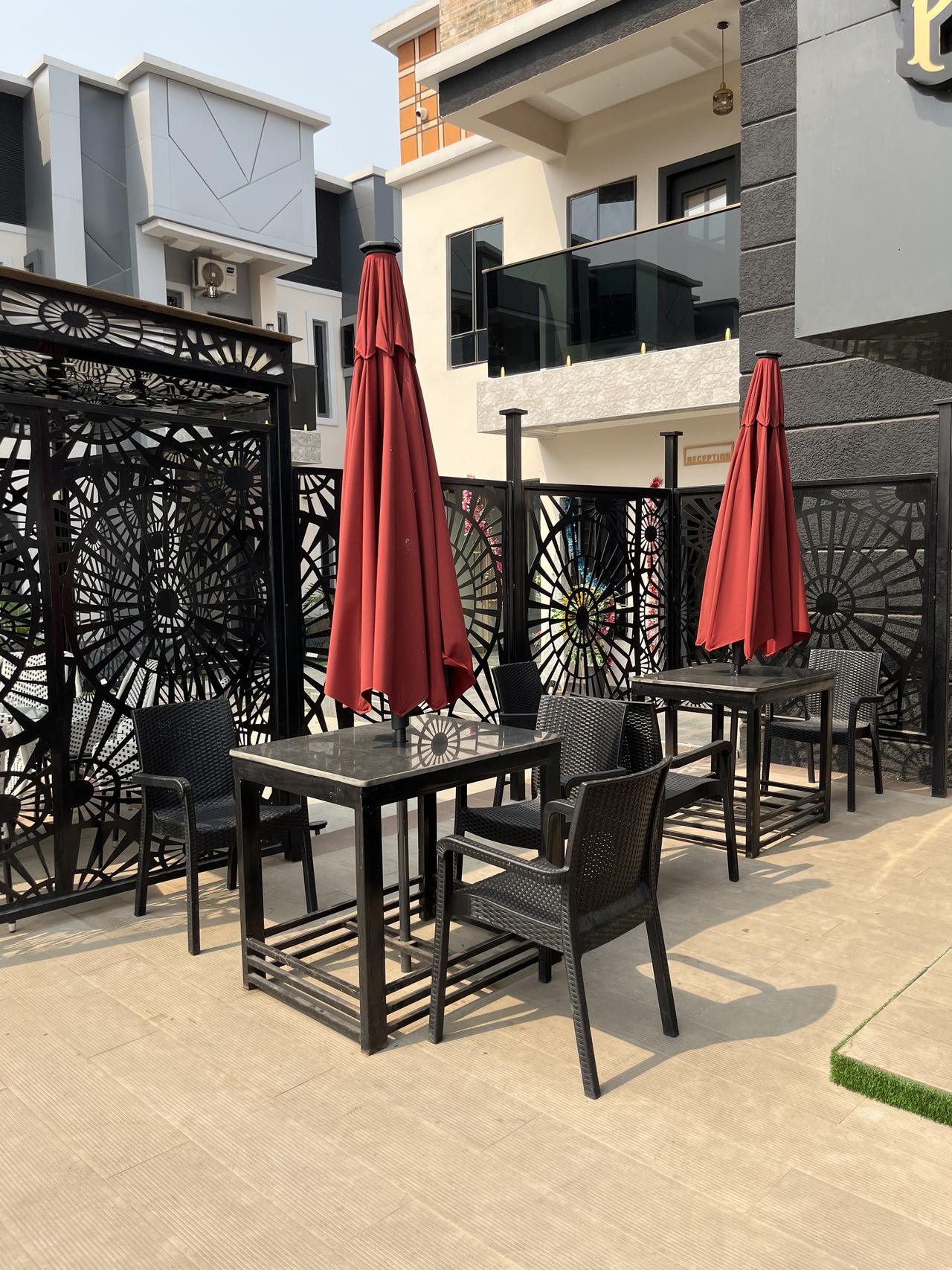 Ultimo Our Door Lounge