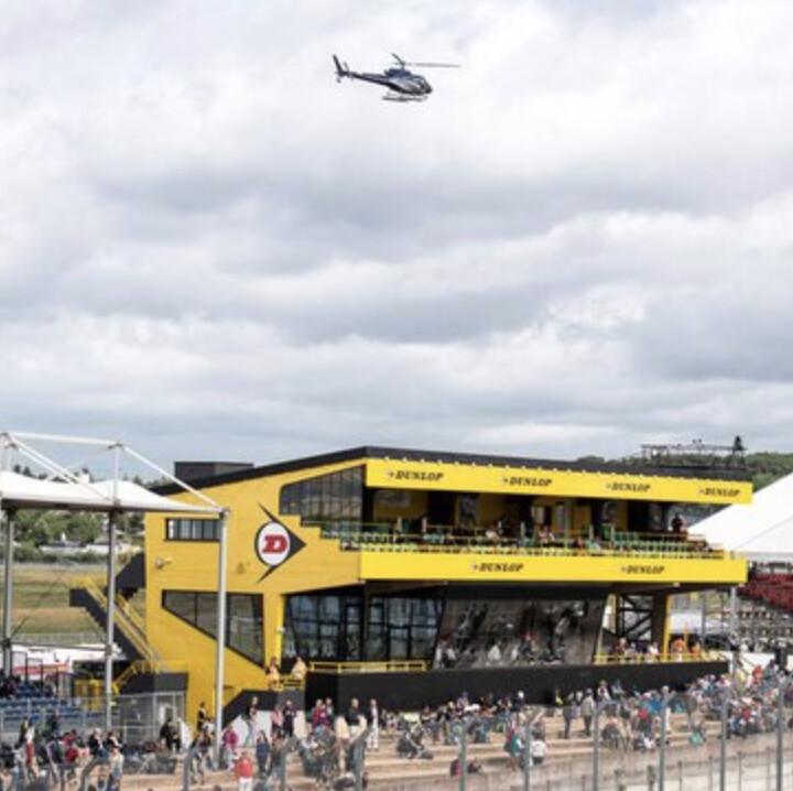 Baptême en hélicoptère au Mans au Circuit des 24 Heures Baptême en hélicoptère au Mans au Circuit des 24 Heures