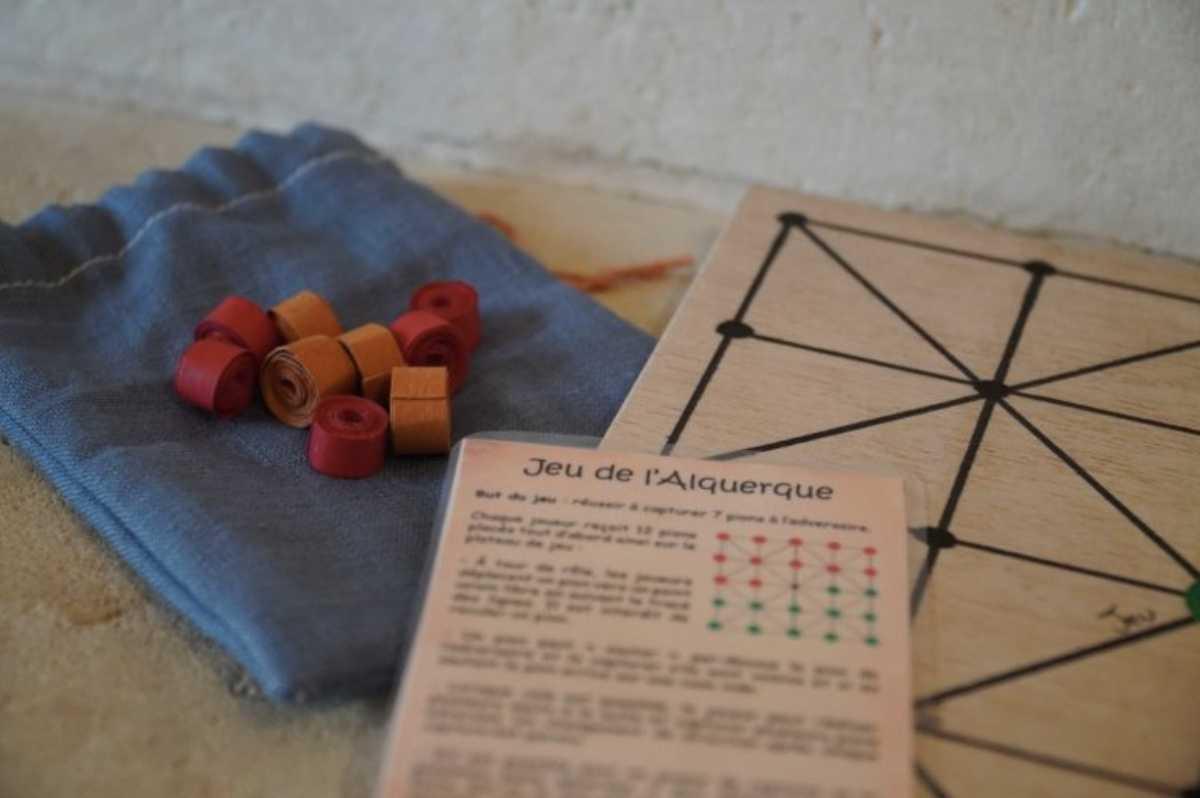 Atelier jeune public : Jeux de plateaux au Moyen Âge Atelier jeune public : Jeux de plateaux au Moyen Âge