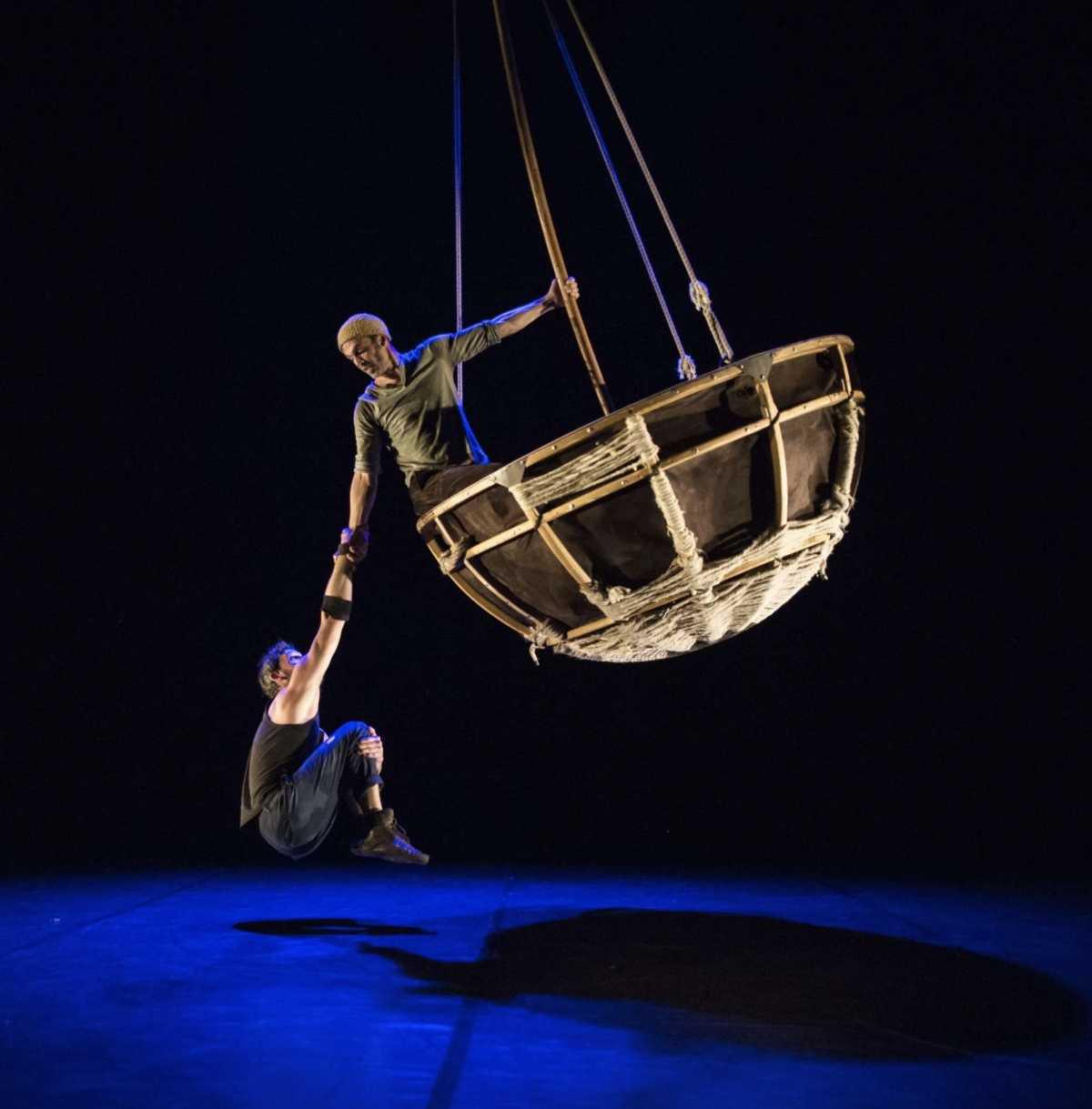 Spectacle de cirque « À contre vent » au Chapiteau Spectacle de cirque « À contre vent » au Chapiteau