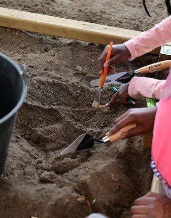 Atelier d’initiation à l’archéologie aux jardins de la Cathédrale