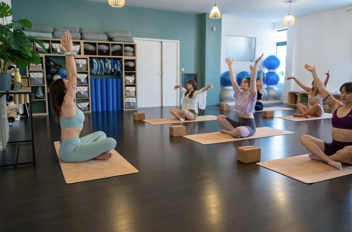 Camille Pradeau — Professeure de yoga au Mans Camille Pradeau — Professeure de yoga au Mans
