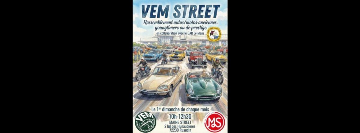 Rassemblement de voitures anciennes au centre commercial Maine Street à Ruaudin Rassemblement de voitures anciennes au centre commercial Maine Street à Ruaudin