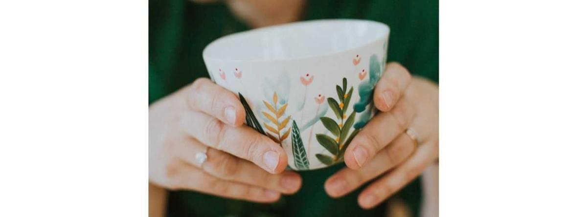 Décor à l'engobe sur porcelaine aux Beaux Gestes Décor à l'engobe sur porcelaine aux Beaux Gestes