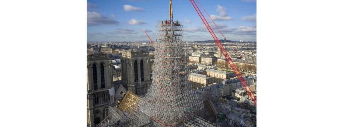 Conférence sur le chantier de la flèche de Notre-Dame à l'Abbaye de l'Épau Conférence sur le chantier de la flèche de Notre-Dame à l'Abbaye de l'Épau