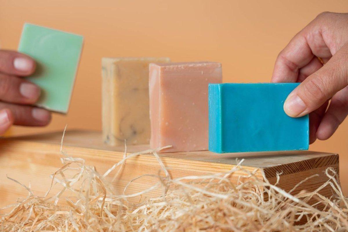 Créez votre savon artisanal sur mesure avec Guillaume et Valérie au Mans Créez votre savon artisanal sur mesure avec Guillaume et Valérie au Mans