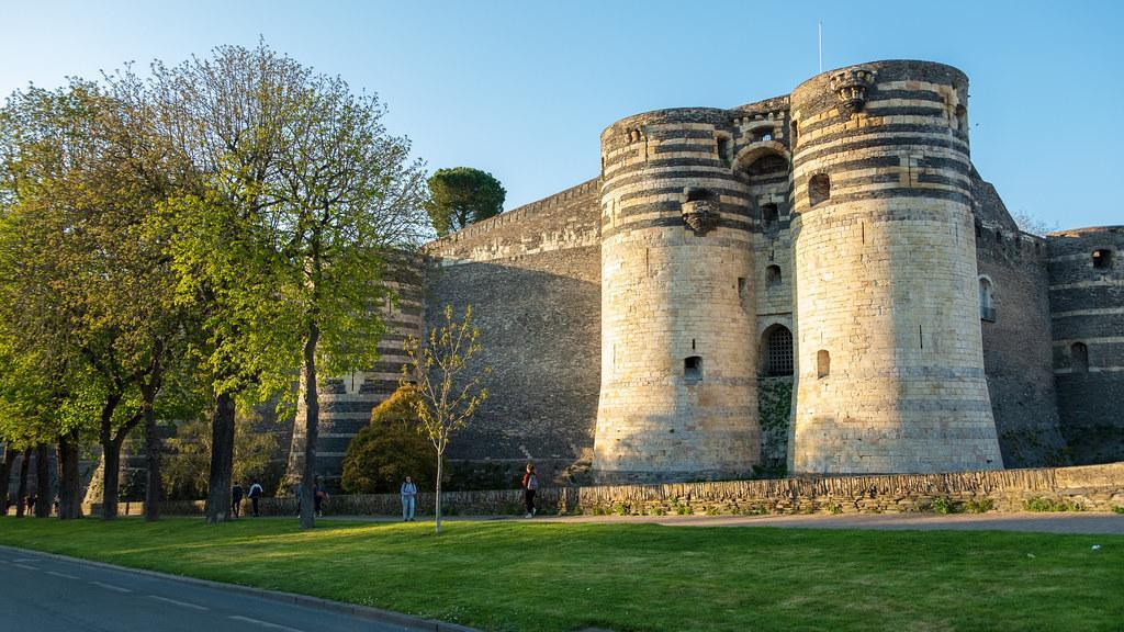 Angers depuis Le Mans : château, tapisserie de l'Apocalypse, Soleils d'hiver et où dormir Angers depuis Le Mans : château, tapisserie de l'Apocalypse, Soleils d'hiver et où dormir