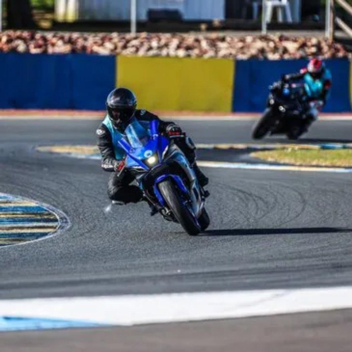 🏍️ Stage de pilotage moto au Mans : une journée en Yamaha sur le circuit Bugatti 🏍️ Stage de pilotage moto au Mans : une journée en Yamaha sur le circuit Bugatti