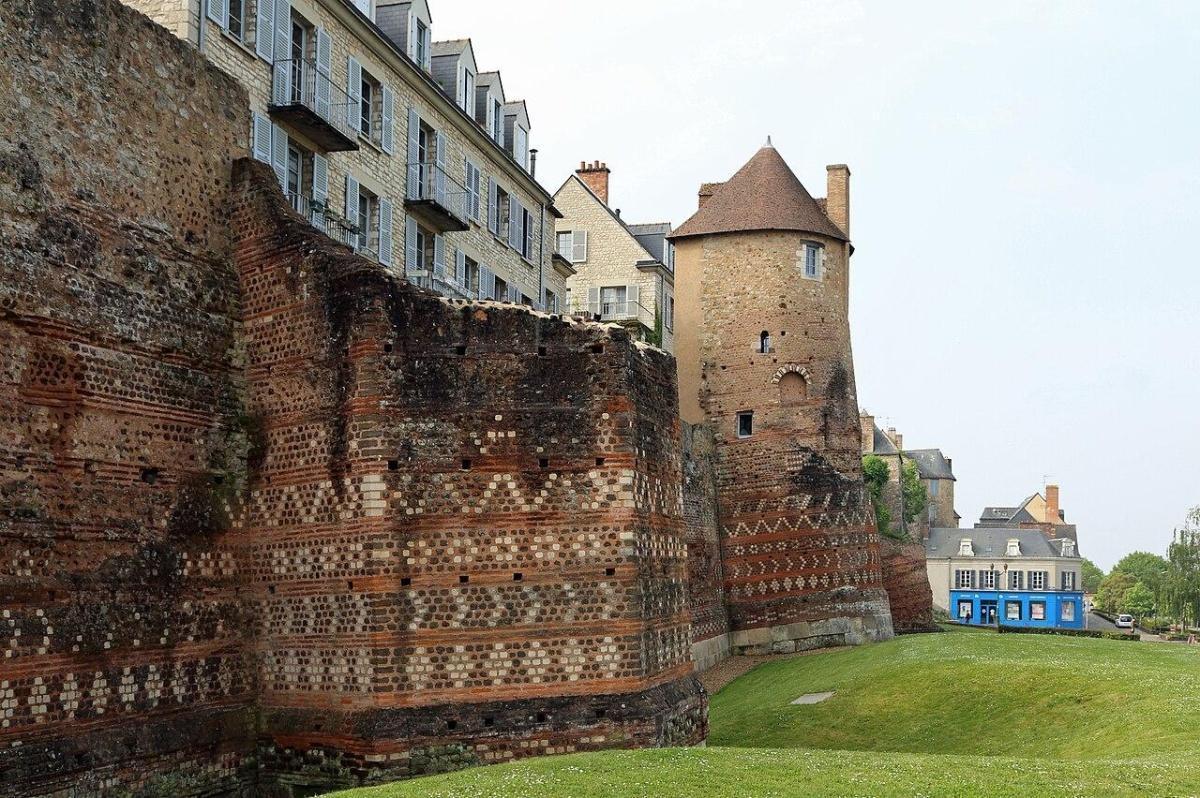 Le saviez-vous ? La muraille romaine du Mans, l’une des mieux conservées d’Europe Le saviez-vous ? La muraille romaine du Mans, l’une des mieux conservées d’Europe
