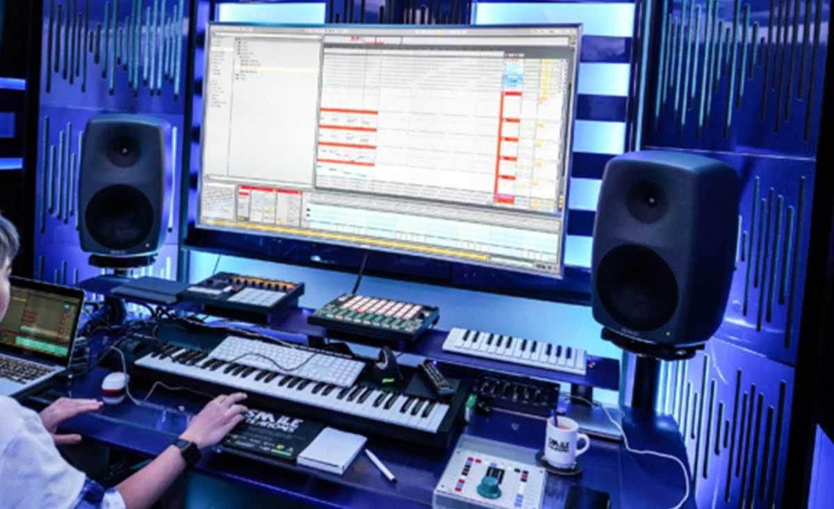 DJ School Open Booth