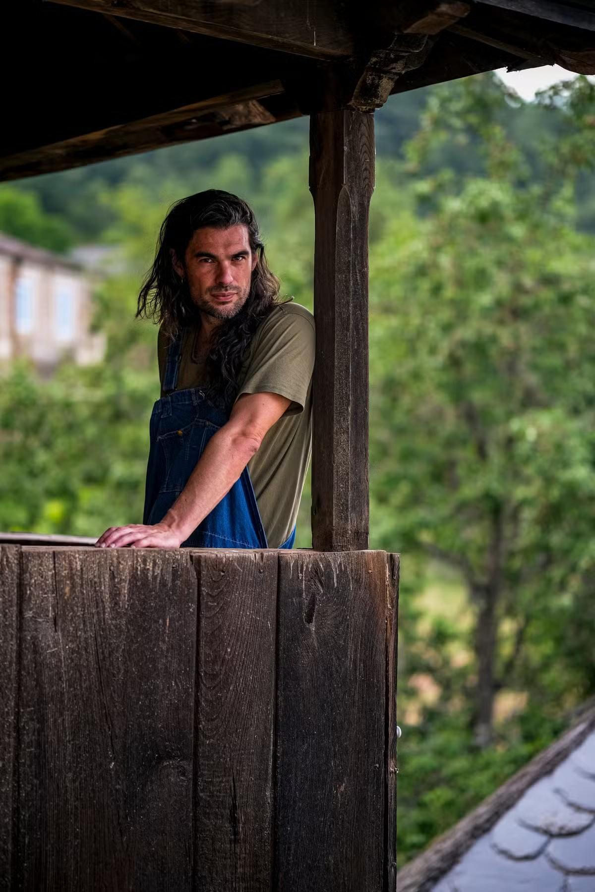 أوليفر لاكس: رحلة سينمائية بين التصوف والإبداع في قلب الطبيعة أوليفر لاكس: رحلة سينمائية بين التصوف والإبداع في قلب الطبيعة