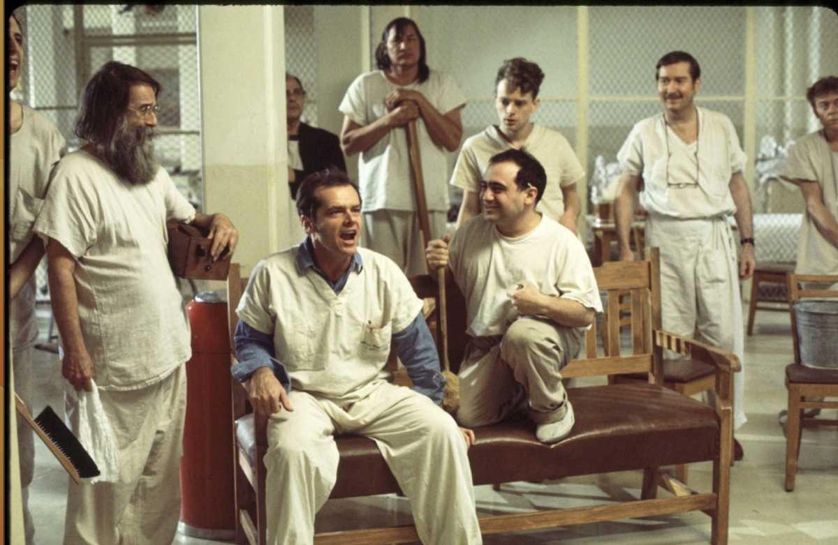 سينما على حافة الهاوية: قراءة في وثائقي "نقطة الانهيار 1975" على نتفليكس سينما على حافة الهاوية: قراءة في وثائقي "نقطة الانهيار 1975" على نتفليكس