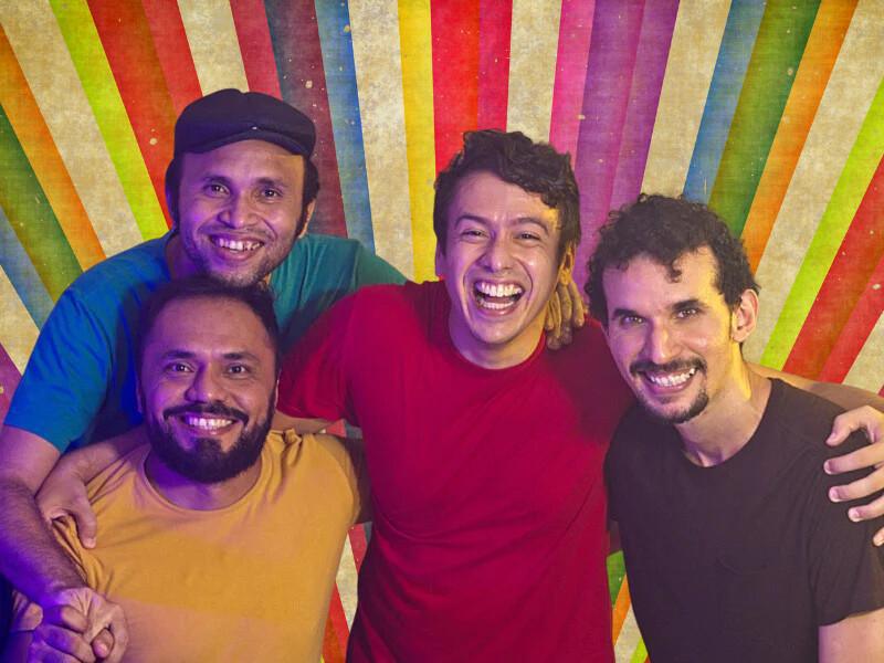 Coletivo Paralelo leva 11 anos de história e palhaçaria ao palco do Teatro Dragão do Mar