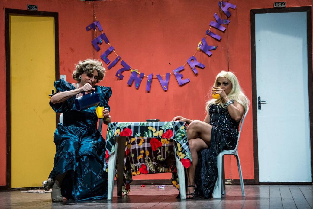 Ceará e a tradição da “molecagem” chegam ao palco com a comédia As Vizinhas Ceará e a tradição da “molecagem” chegam ao palco com a comédia As Vizinhas