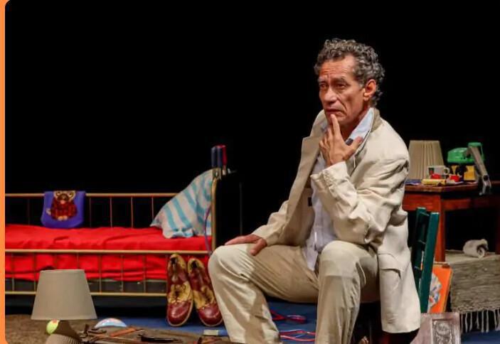 XVI Festival de Teatro de Fortaleza encerra com espetáculo “A Lua Vem da Ásia”, de Chico Diaz, no Teatro São José