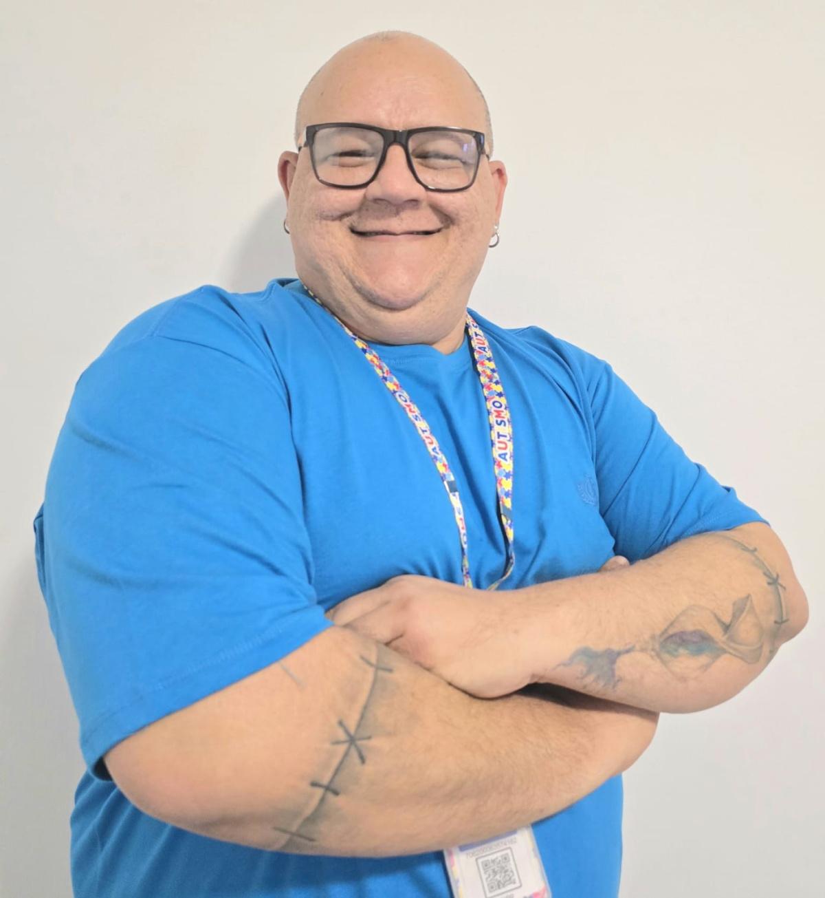 Graco Alves investiga o corpo como território de aprendizado no teatro