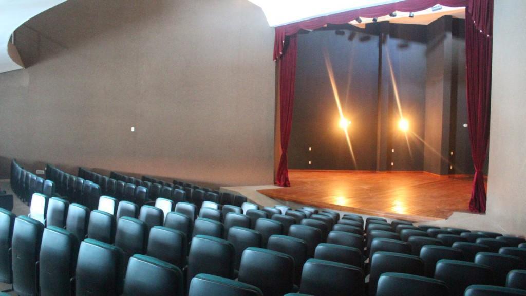Depois de cinco anos fechado, Teatro Carlos Câmara reabre e se integra ao circuito cultural do Centro de Fortaleza