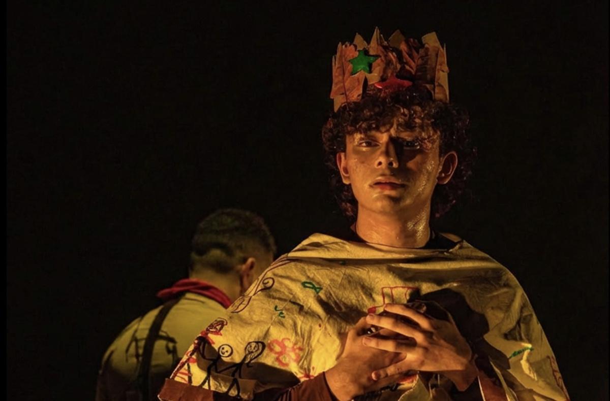 Espetáculo “O Caroço” ocupa o palco principal do Theatro José de Alencar