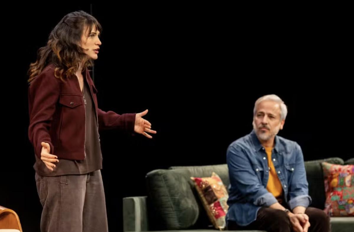 Thriller psicológico “JOB” debate saúde mental e bastidores da moderação digital no Teatro Brasil Tropical