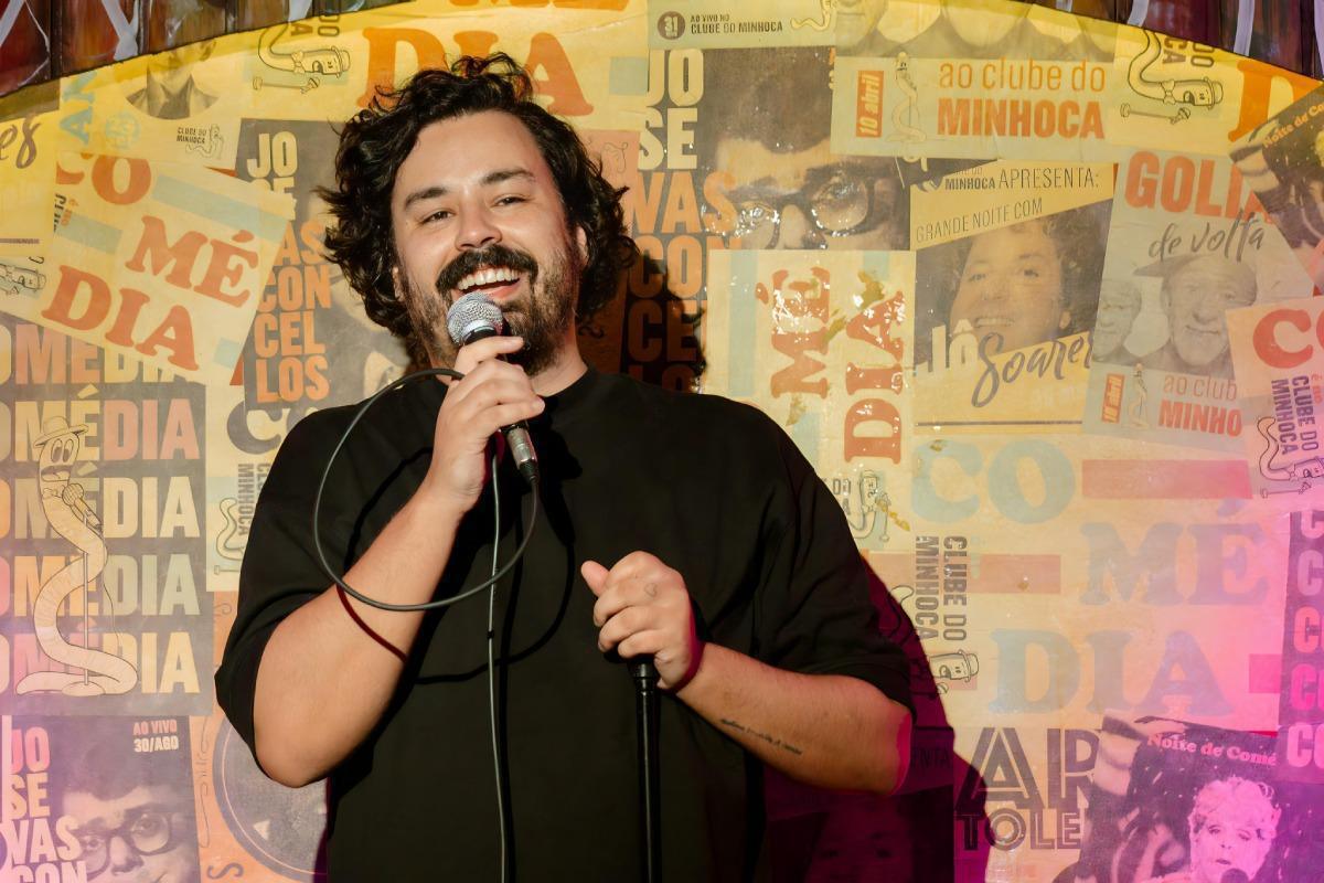 Fernando Pedrosa apresenta solo “Xaveca a Plateia e Bebe Vinho” no Theatro Via Sul Fernando Pedrosa apresenta solo “Xaveca a Plateia e Bebe Vinho” no Theatro Via Sul