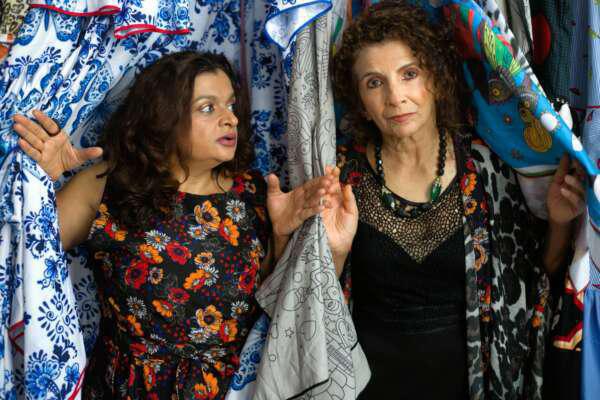 “Menospausa” aborda menopausa e amadurecimento feminino no Teatro Carlos Câmara