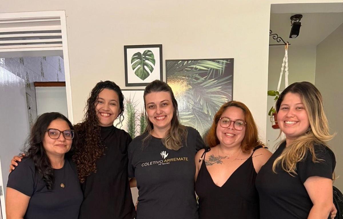 Coletivo Arremate de Teatro reúne artistas e fortalece produção feminista na cena cultural de Fortaleza Coletivo Arremate de Teatro reúne artistas e fortalece produção feminista na cena cultural de Fortaleza