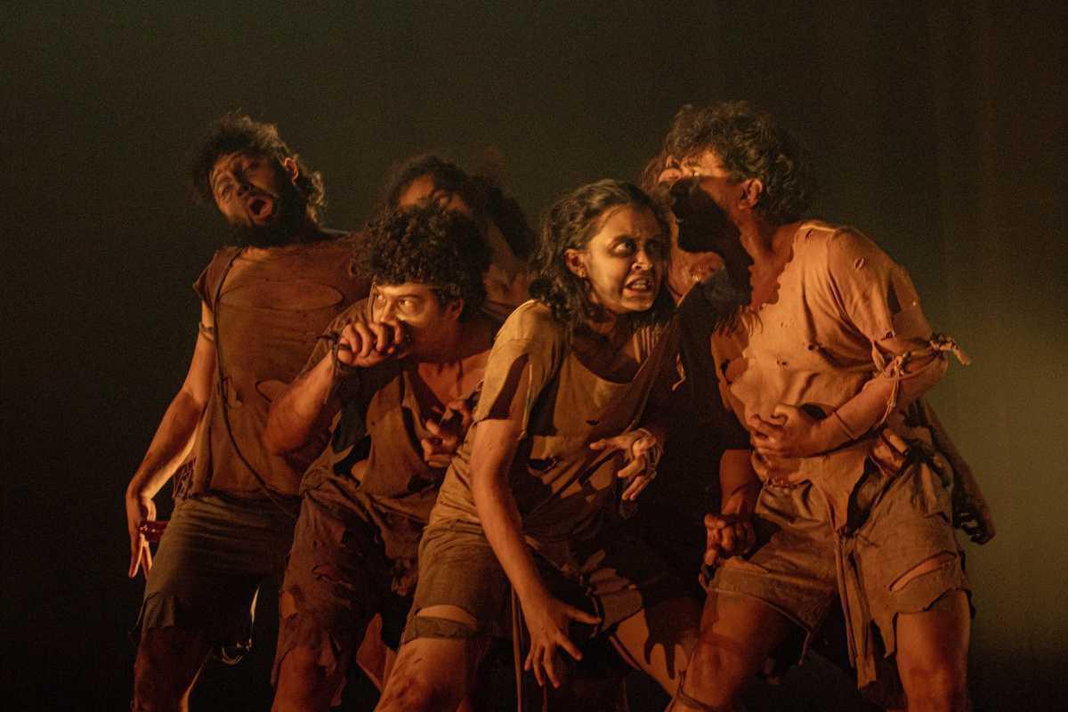 “Hecatombe” propõe reflexão sobre controle social em montagem no Theatro José de Alencar