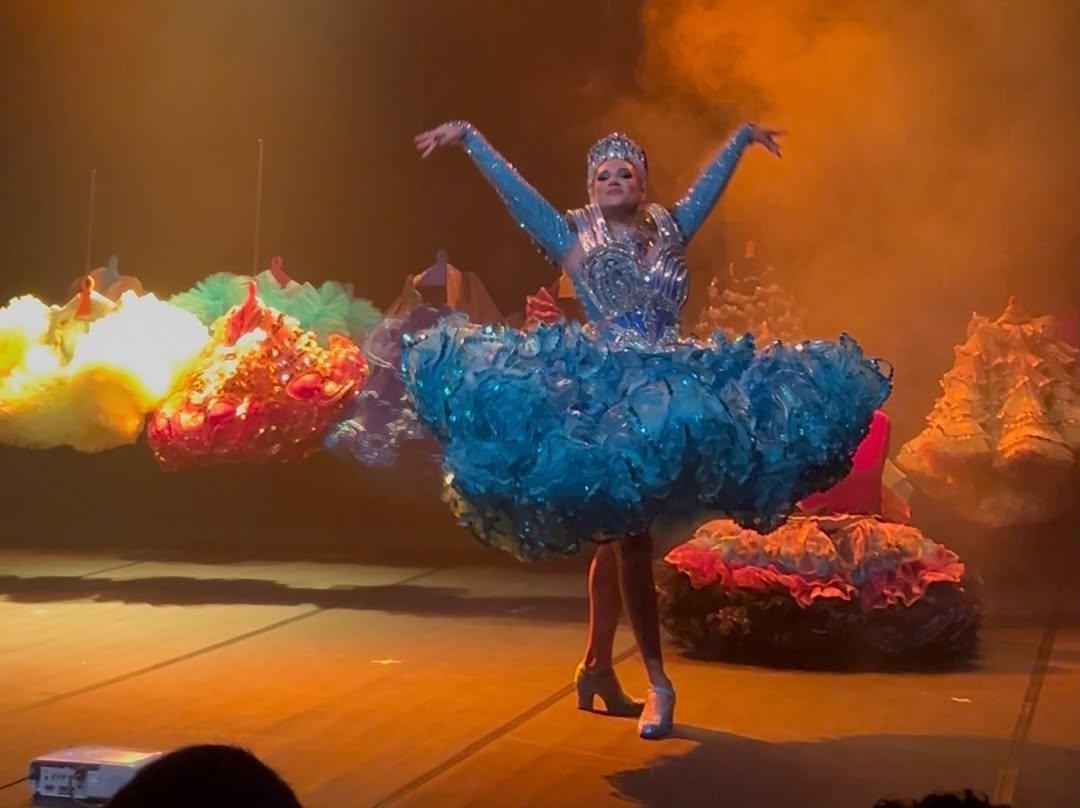 Espetáculo “A Rainha” ocupa o Teatro Dragão do Mar com dança, memória e afirmação política Espetáculo “A Rainha” ocupa o Teatro Dragão do Mar com dança, memória e afirmação política