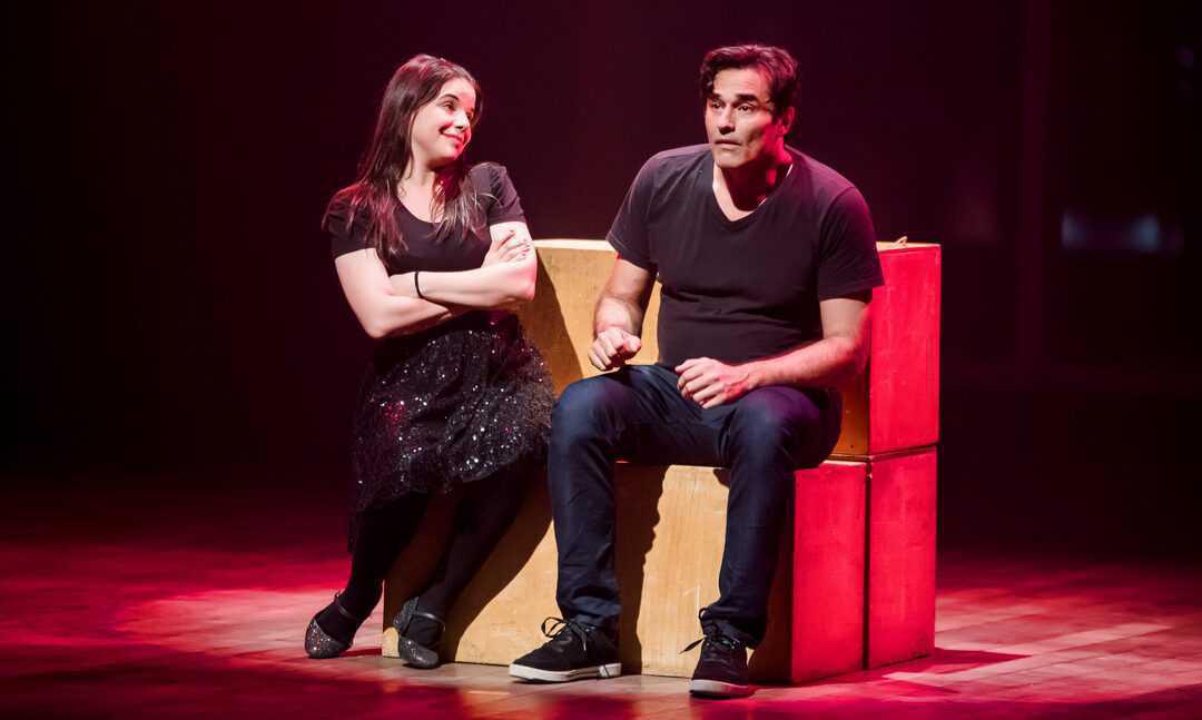 “Mulheres Solteiras Procuram” leva comédia sobre relações contemporâneas ao Teatro Brasil Tropical