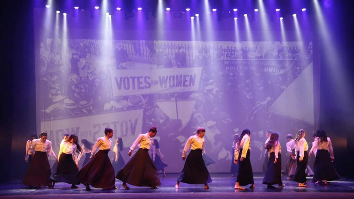 ESPETÁCULO “MULHER” LEVA AO PALCO REFLEXÃO SOBRE VIOLÊNCIA DE GÊNERO E RESISTÊNCIA FEMININA ESPETÁCULO “MULHER” LEVA AO PALCO REFLEXÃO SOBRE VIOLÊNCIA DE GÊNERO E RESISTÊNCIA FEMININA