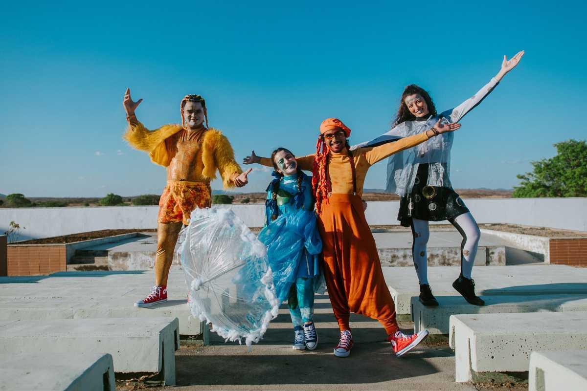 “Um amor astronômico – do mar ao sertão” leva teatro, circo e formação artística a quatro cidades cearenses “Um amor astronômico – do mar ao sertão” leva teatro, circo e formação artística a quatro cidades cearenses