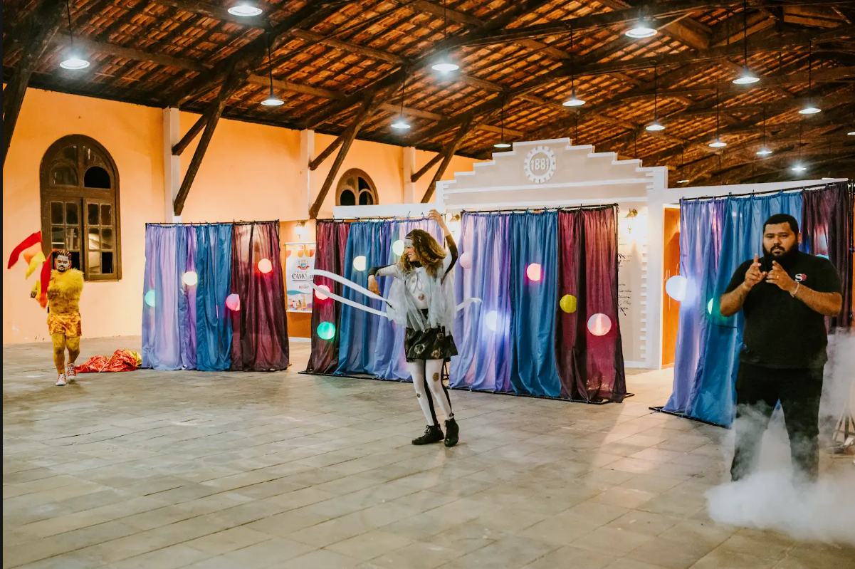 Apresentação espetáculo com intérprete Acaian Sousah (parceria com grupo bandeira das artes)