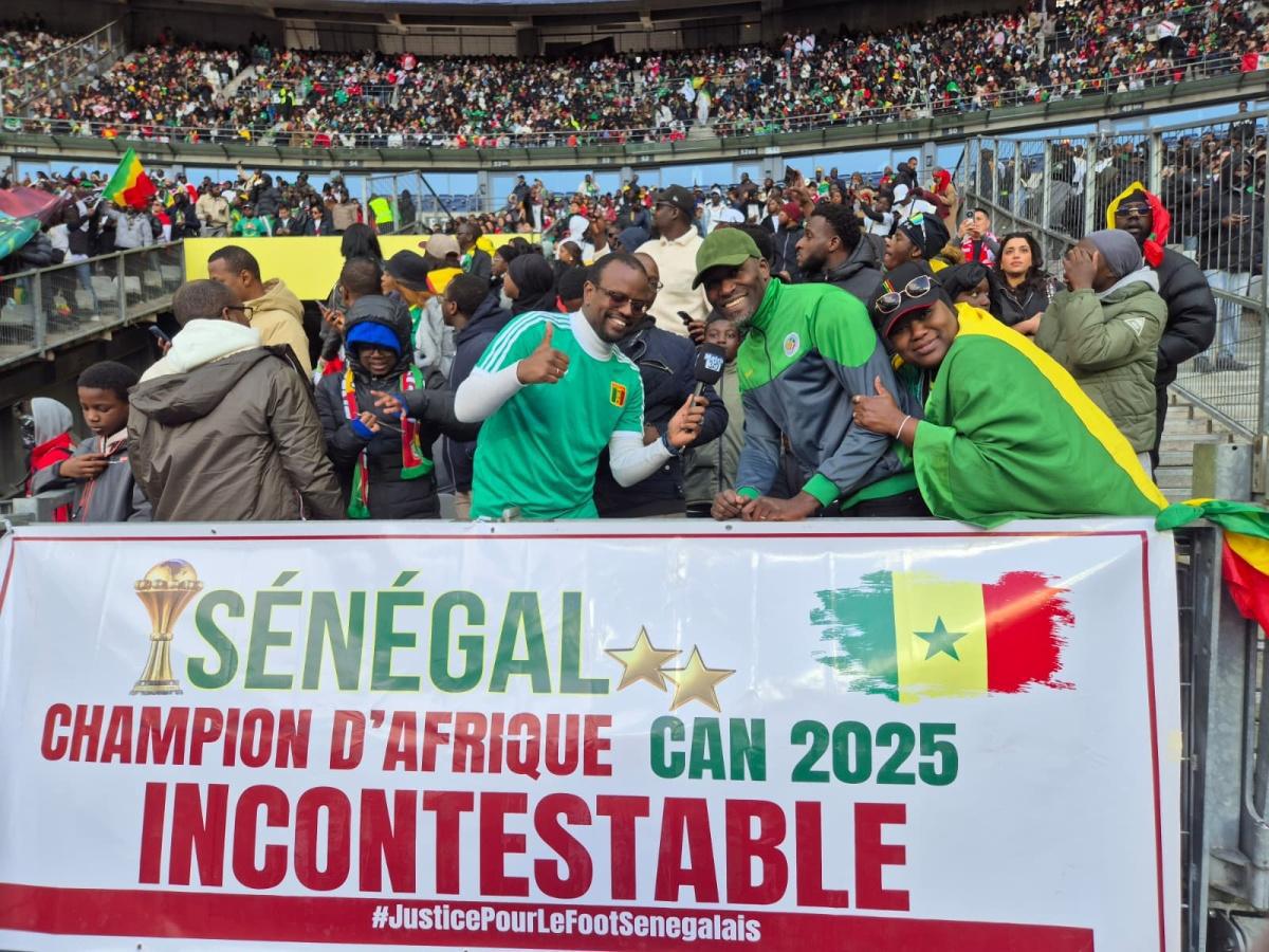 LE STADE DE FRANCE AUX COULEURS DU SÉNÉGAL : ENTRE DÉFI À LA CAF, FIERTÉ NATIONALE ET NUIT HISTORIQUE FACE AU PÉROU