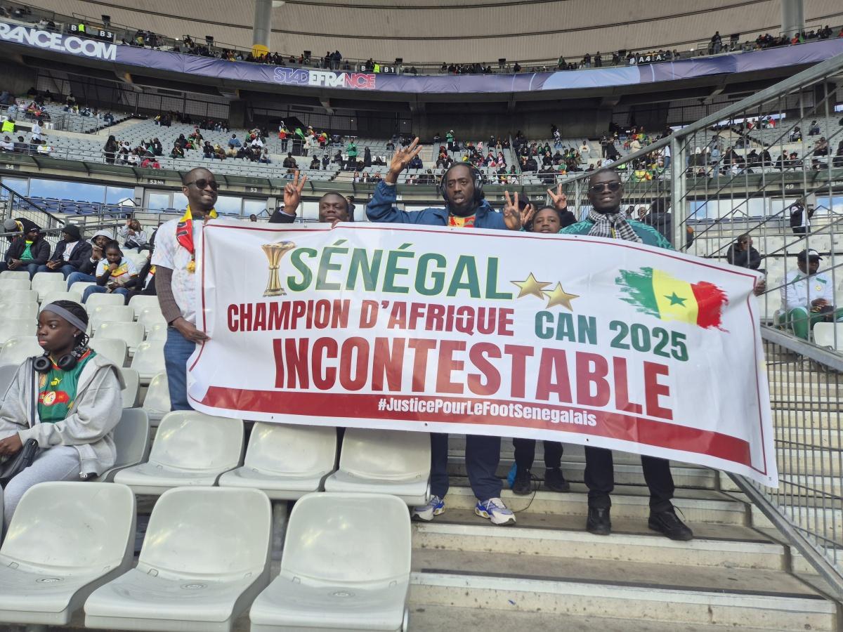 LE STADE DE FRANCE AUX COULEURS DU SÉNÉGAL : ENTRE DÉFI À LA CAF, FIERTÉ NATIONALE ET NUIT HISTORIQUE FACE AU PÉROU LE STADE DE FRANCE AUX COULEURS DU SÉNÉGAL : ENTRE DÉFI À LA CAF, FIERTÉ NATIONALE ET NUIT HISTORIQUE FACE AU PÉROU