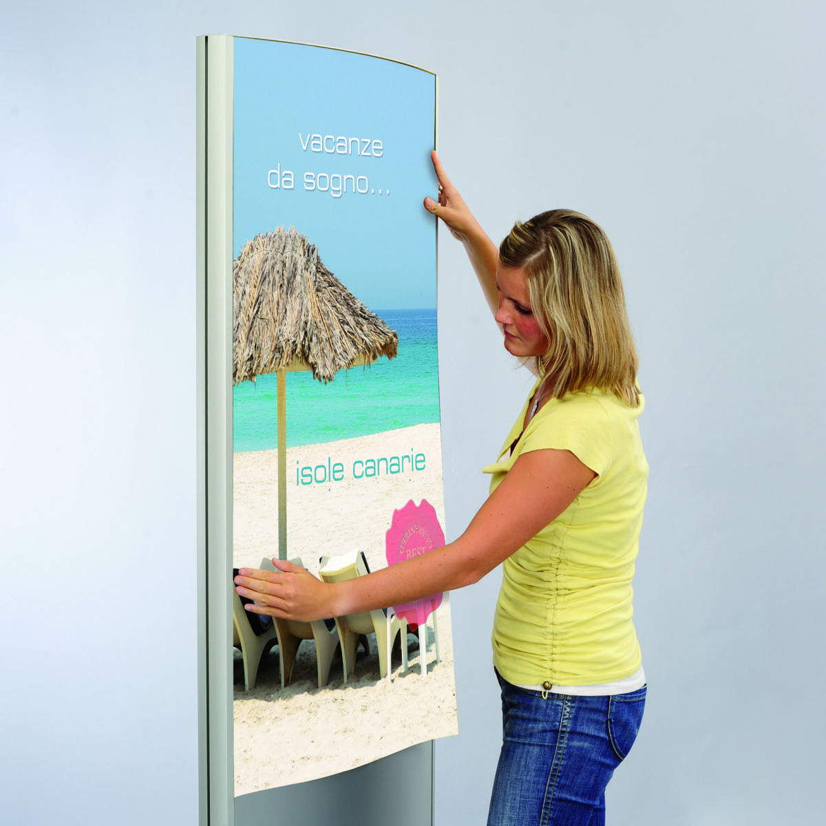 Totem da Terra con Tasca Portamanifesti Totem da Terra con Tasca Portamanifesti