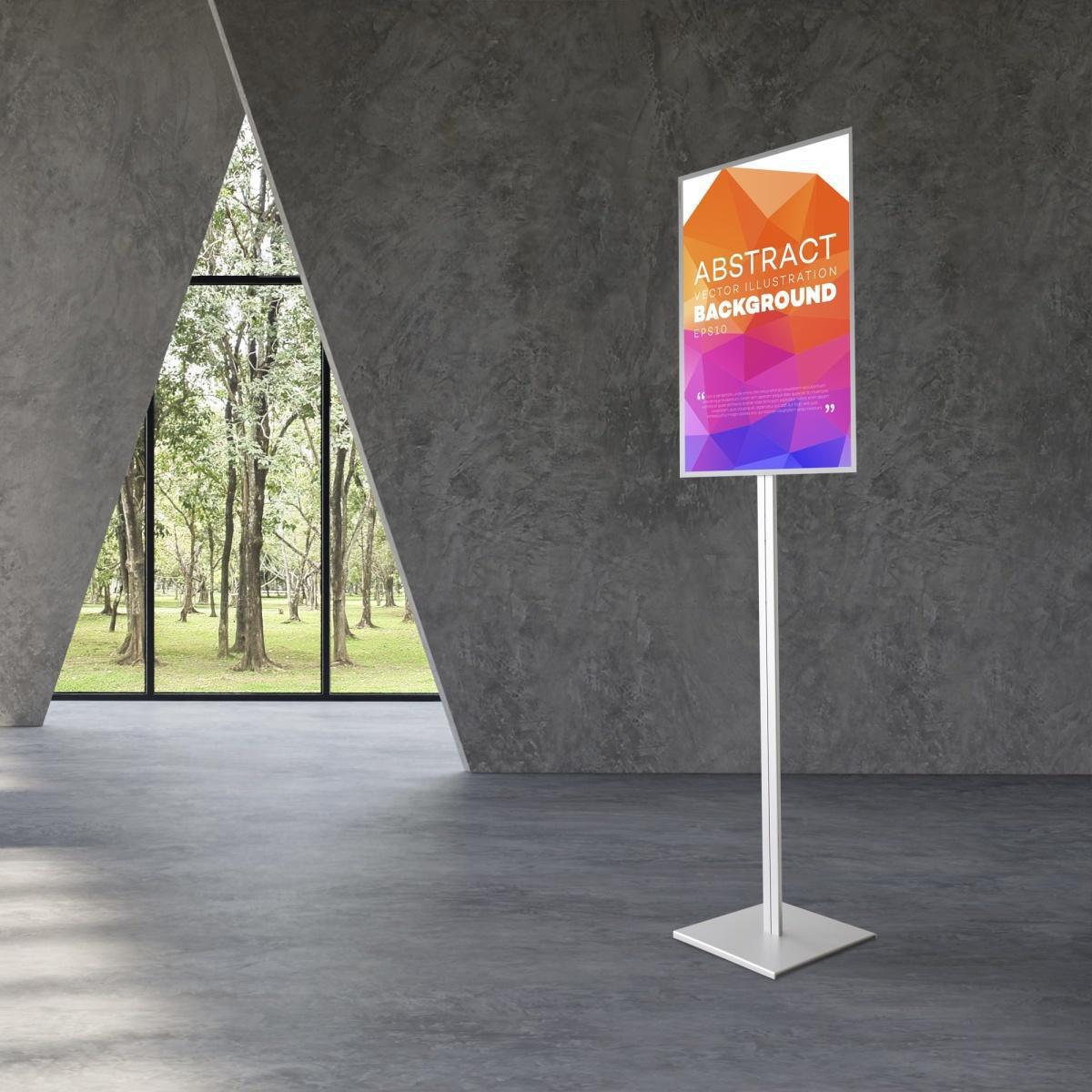 Cornice con Protezione Frontale Magnetica su Palo di Alluminio Cornice con Protezione Frontale Magnetica su Palo di Alluminio