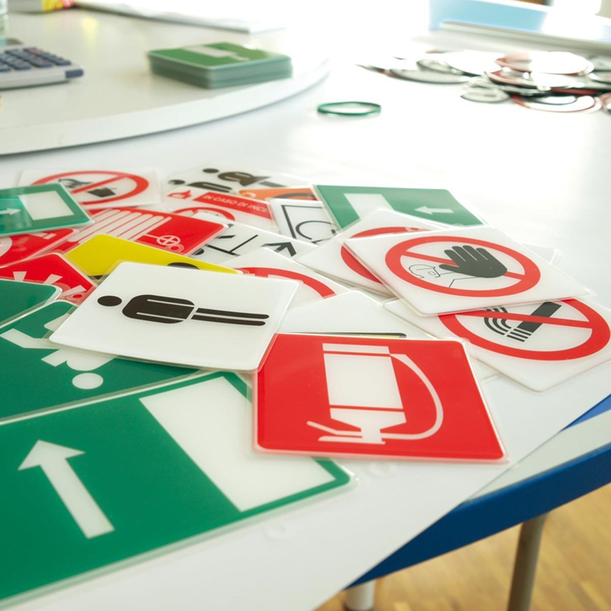 Segnaletica Adesiva di Sicurezza Segnaletica Adesiva di Sicurezza