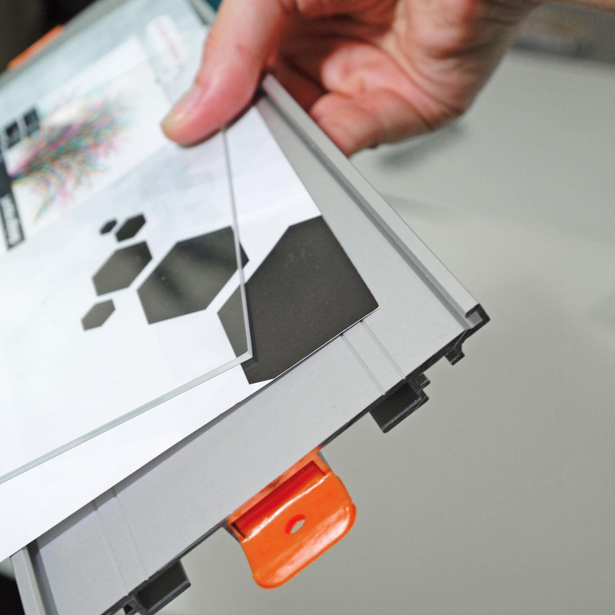 Cartello Modulare Intercambiabile da Soffitto Cartello Modulare Intercambiabile da Soffitto