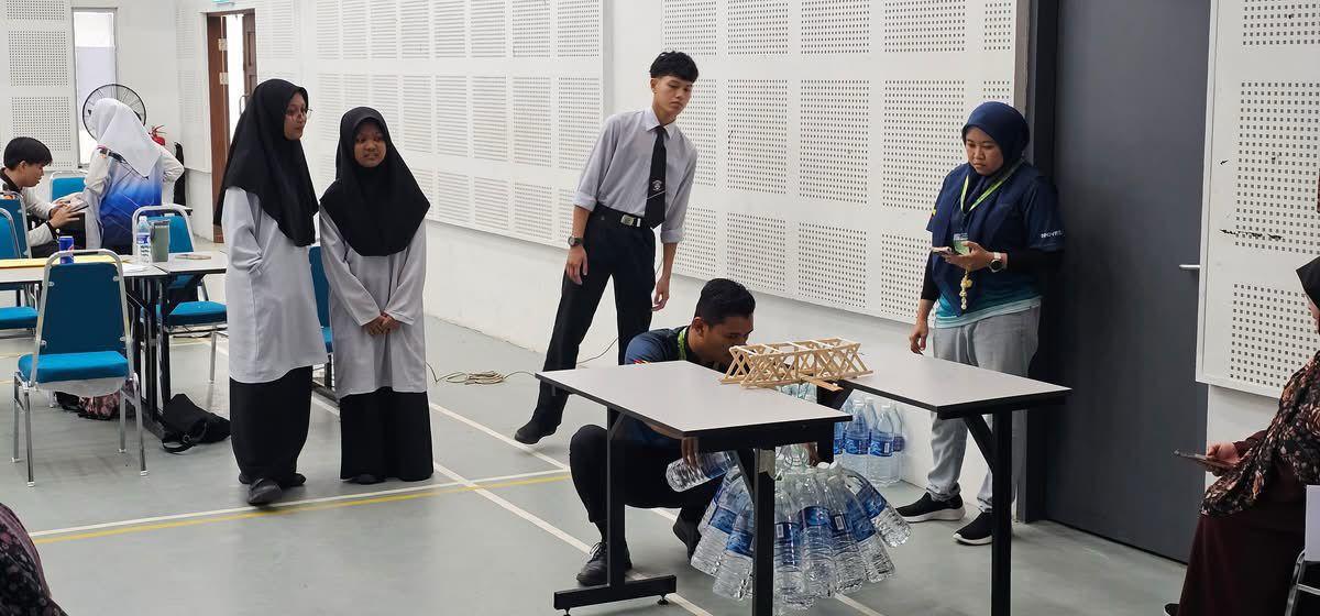 Hari ketiga Hari Terbuka Sarawak Skills 2025 berlangsung dengan penuh warna dan semangat persaingan sihat! 🏗️🎭🎤 Hari ketiga Hari Terbuka Sarawak Skills 2025 berlangsung dengan penuh warna dan semangat persaingan sihat! 🏗️🎭🎤