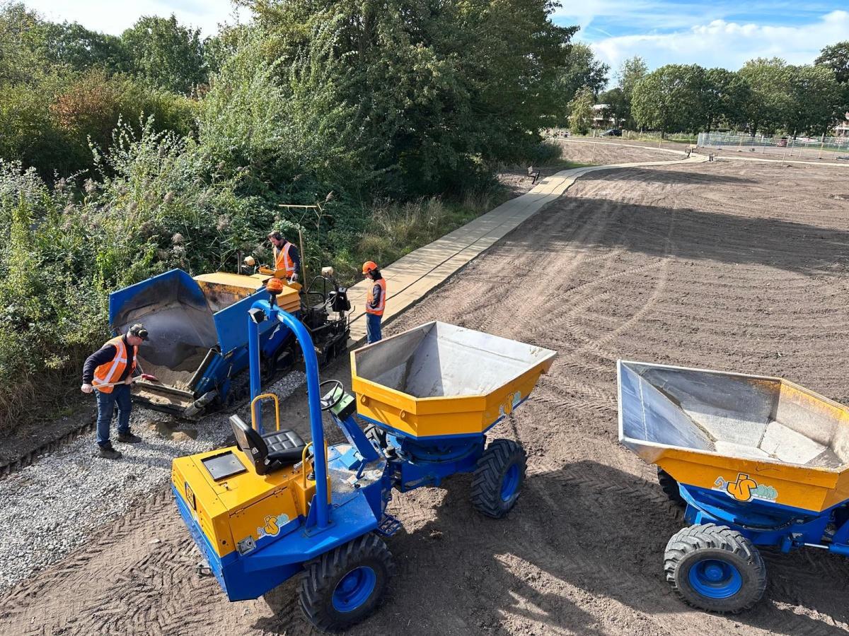 Speelheuvel, wandelpaden en vlindertuin in Leemwierde Speelheuvel, wandelpaden en vlindertuin in Leemwierde