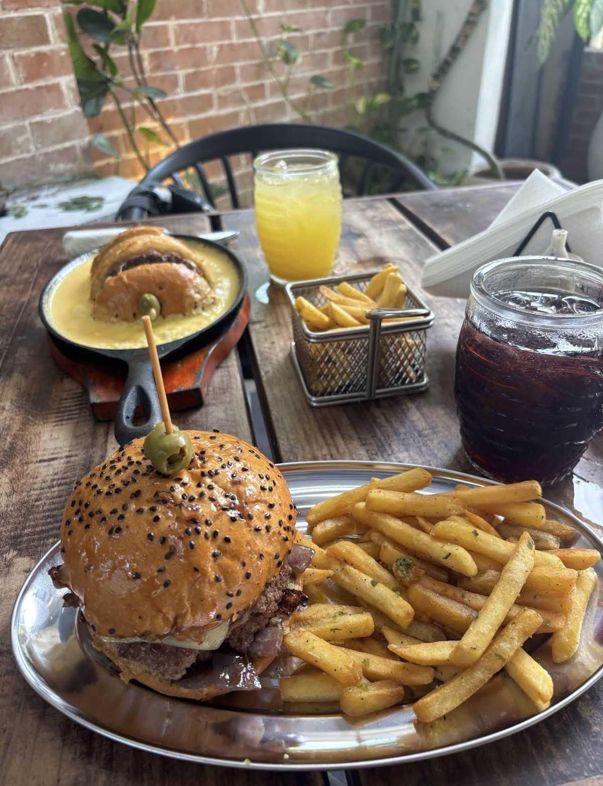 Mu Burger House Mu Burger House